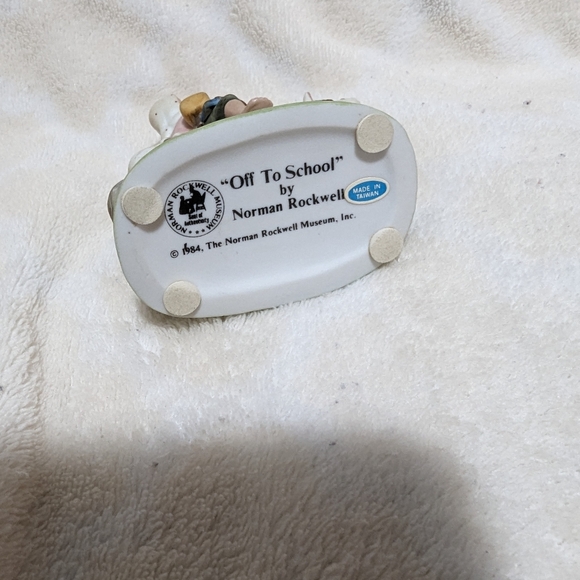 - Norman Rockwell Museum Figurine. Off to School. EUC. Vintage. 1984. - Picture 2 of 6